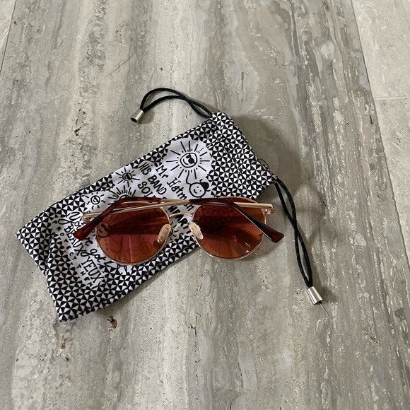 Round Mirrored Sunglasses - Picture 2 of 3